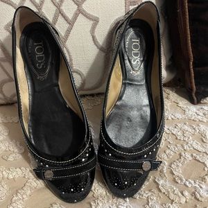 Authentic vintage Tod’s ballerina black patent flats. In good condition!